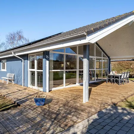 Stunning In V With Kitchen *