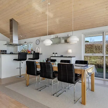 Stunning In V With Kitchen Ferienhaus *