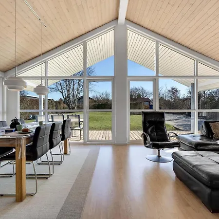 Dom wakacyjny Stunning In V With Kitchen Esbjerg