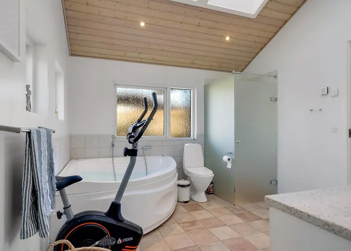 Stunning In V With Kitchen * Esbjerg