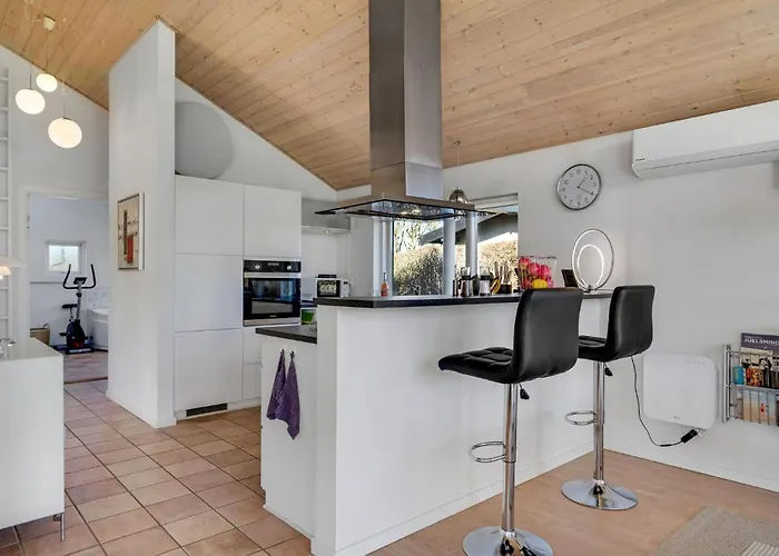 Dom wakacyjny Stunning In V With Kitchen Esbjerg